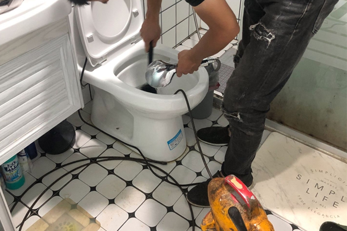 齐干却勒街道马桶堵塞自己疏通还是找师傅？专业上门服务让你省时更省心